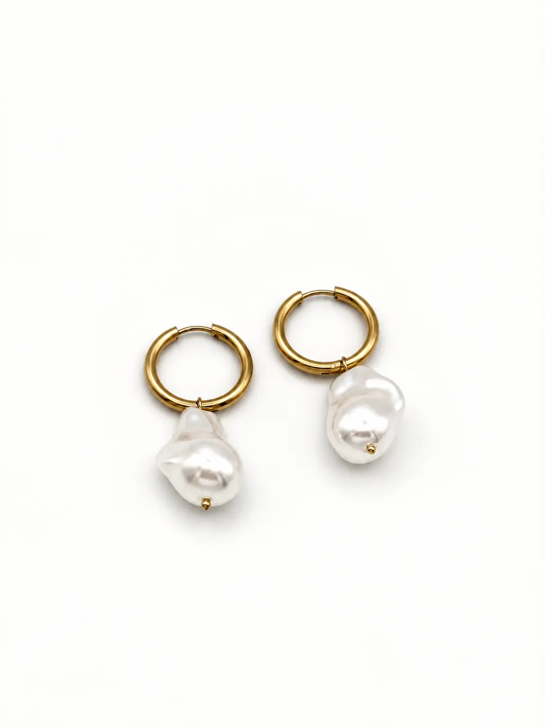 PURE AURA EARRINGS detail