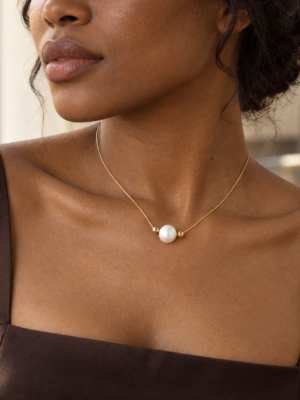 Serenity Pearl lifestyle Serenity Pearl necklace worn on model